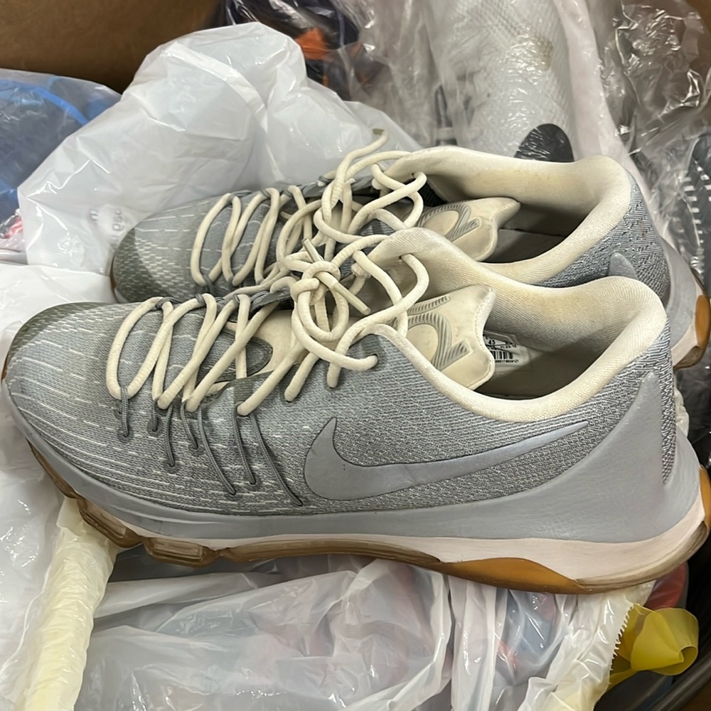 Men’s Nike KD White and silver size 11